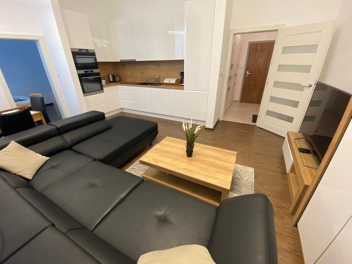 Classy Times - City Centre - Private Parking - Sunny Apartment Poprad Exterior photo